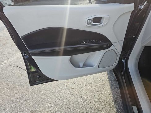 Used 2018 Jeep Compass Latitude w/ Popular Equipment Group image 5