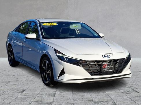 Used 2023 Hyundai Elantra SEL w/ Convenience Package FWD image 3