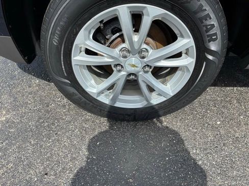 Used 2017 Chevrolet Equinox LT w/ Convenience Package image 9