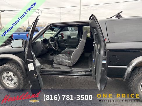 Used 2000 Chevrolet S10 Pickup LS w/ Preferred Equipment Group image 47