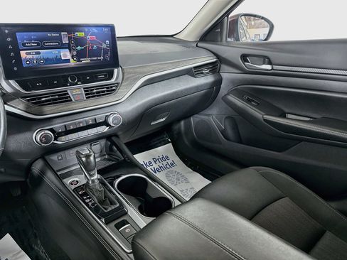 Used 2024 Nissan Altima 2.5 SV w/ SV Premium Package FWD image 23