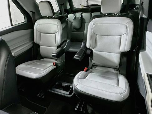 Used 2021 Ford Explorer XLT w/ Equipment Group 202A RWD image 11