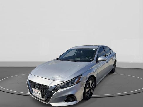 Used 2019 Nissan Altima 2.5 SV FWD image 1
