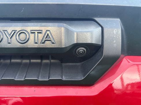 Used 2022 Toyota Tundra SR5 w/ SR5 Convenience Package image 11