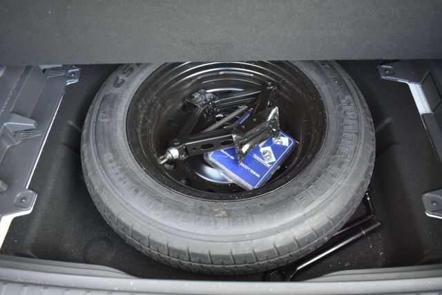 Used 2025 Hyundai Kona Limited AWD/4WD image 42