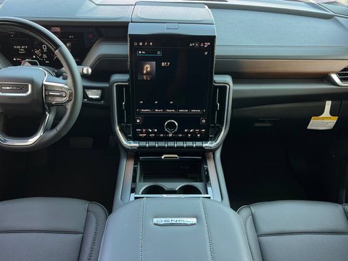 New 2026 GMC Yukon Denali w/ Denali Reserve Package AWD/4WD image 12