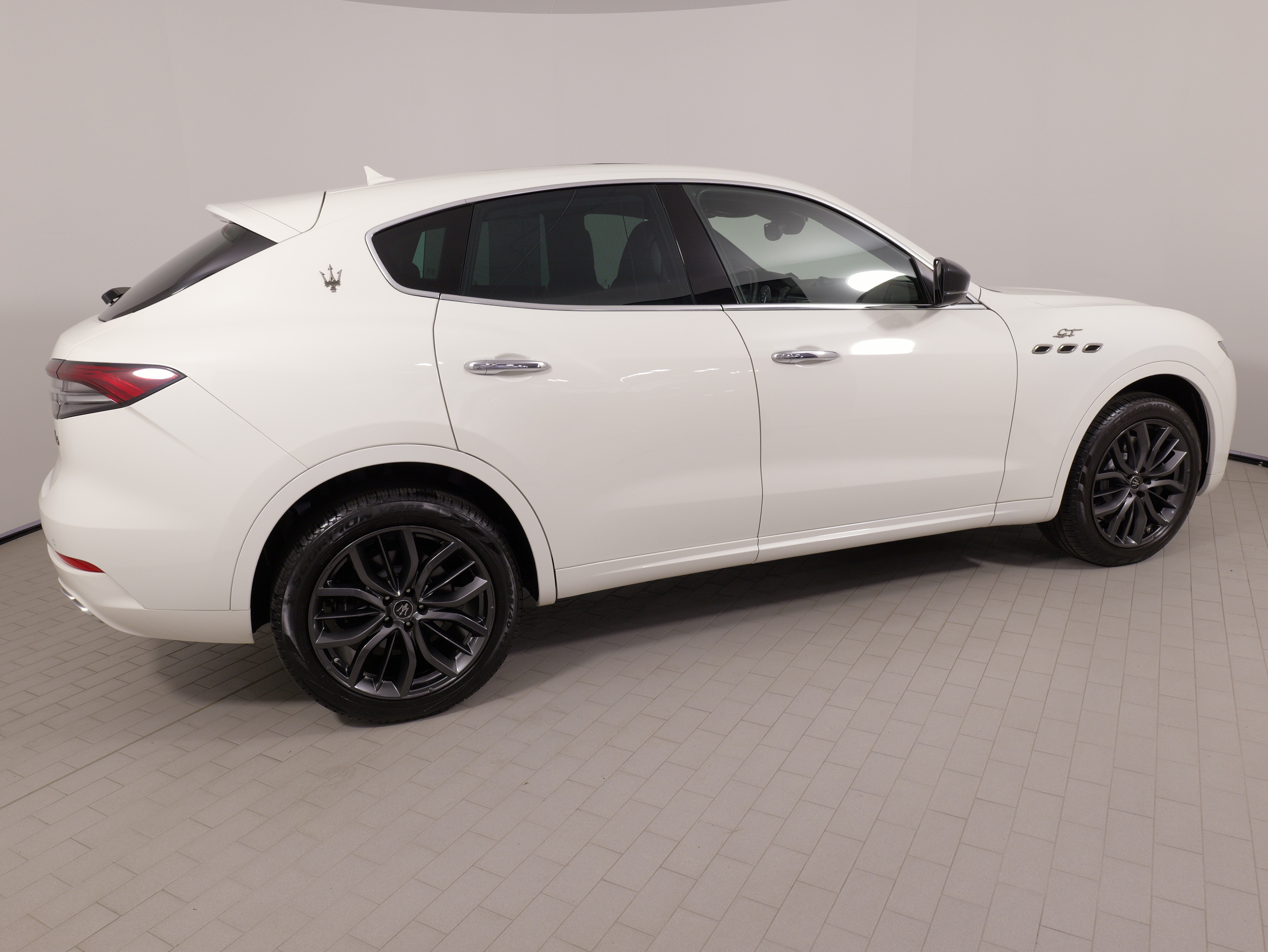 Used 2024 Maserati Levante GT Ultima AWD/4WD image 11
