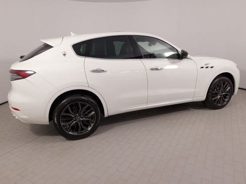 Used 2024 Maserati Levante GT Ultima AWD/4WD image 11