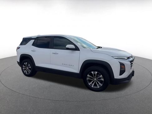 Used 2025 Chevrolet Equinox LT image 2