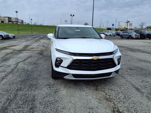 Used 2025 Chevrolet Blazer LT AWD/4WD image 3
