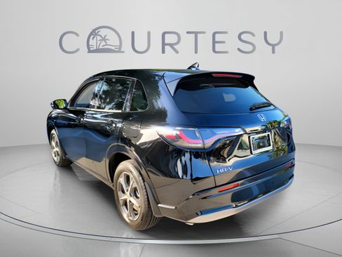 Certified 2023 Honda HR-V EX-L image 2