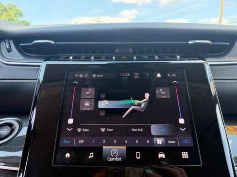 Used 2022 Jeep Grand Cherokee Laredo w/ Luxury Tech Group I AWD/4WD image 18