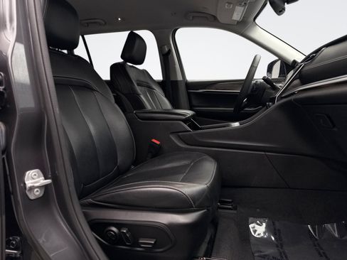 Used 2023 Jeep Grand Cherokee L Limited w/ Black Appearance Package image 17