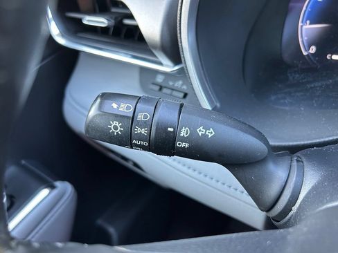 Used 2023 Toyota Highlander Limited FWD image 24