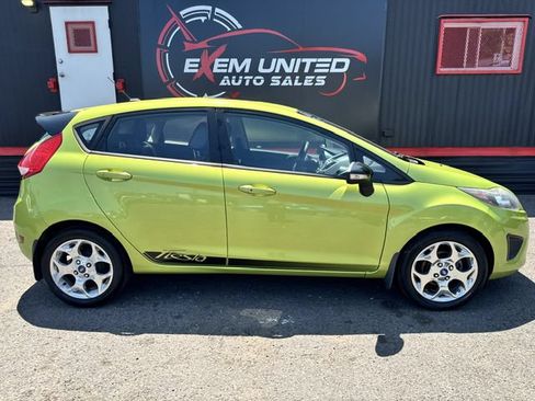 Used 2013 Ford Fiesta Titanium w/ Black Sport Appearance Pkg FWD image 6