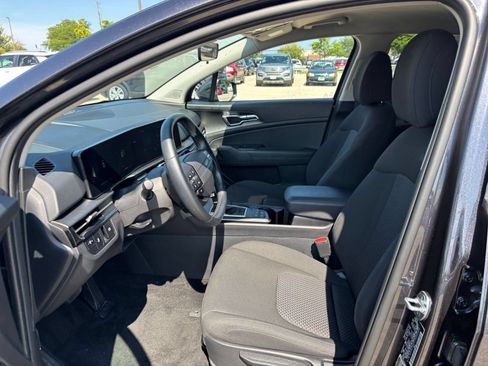 Used 2026 Kia Sportage LX FWD image 27