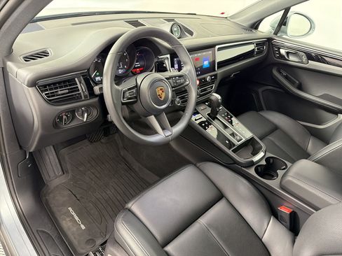 Used 2026 Porsche Macan AWD/4WD image 4