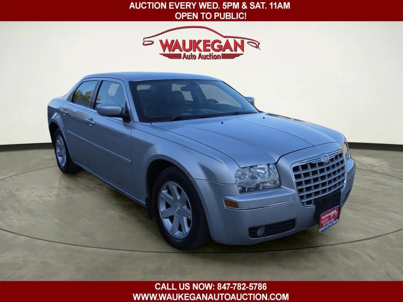 Used 2005 Chrysler 300 Touring RWD image 3