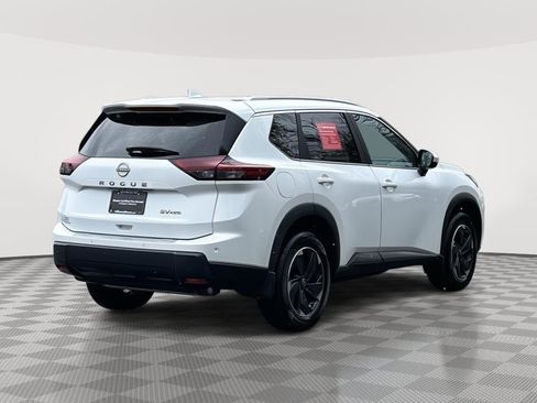 Used 2024 Nissan Rogue SV w/ SV Premium Package AWD/4WD image 5