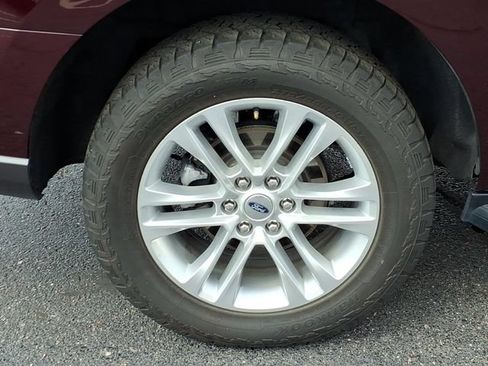 Used 2024 Ford Expedition XLT AWD/4WD image 7