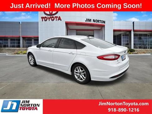 Used 2015 Ford Fusion SE FWD image 4