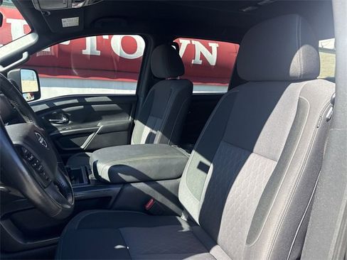 Used 2023 Nissan Titan SV w/ SV Convenience Package image 11