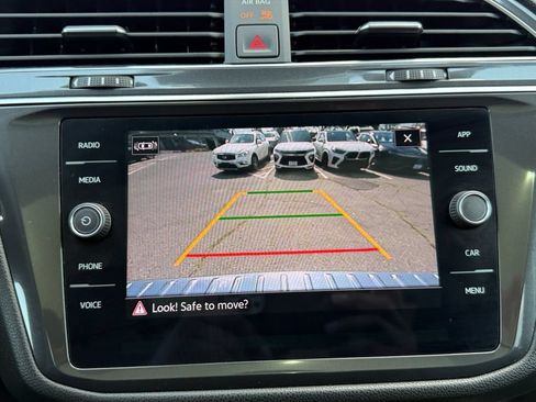 Used 2023 Volkswagen Tiguan SE FWD image 16