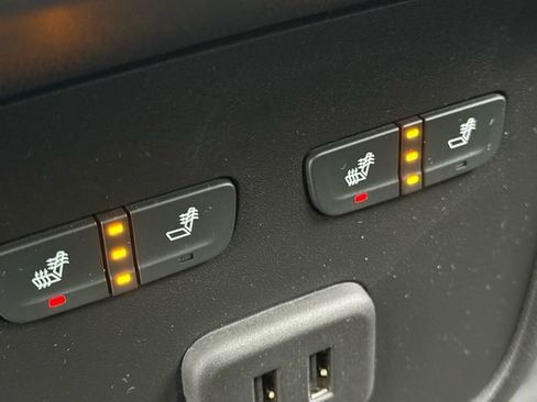 Used 2023 Chevrolet Equinox Premier image 34