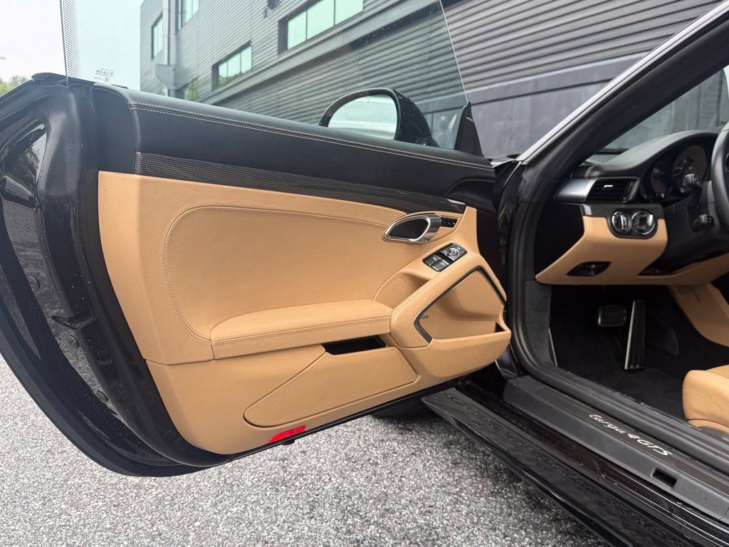 Certified 2018 Porsche 911 Targa 4 GTS AWD/4WD image 17