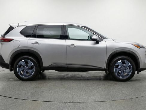 Used 2025 Nissan Rogue SV AWD/4WD image 11