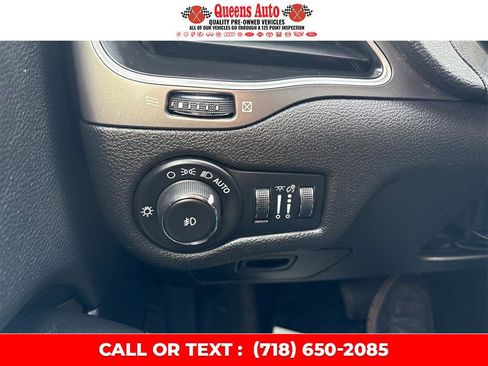 Used 2019 Jeep Cherokee Latitude Plus w/ Cold Weather Group image 20