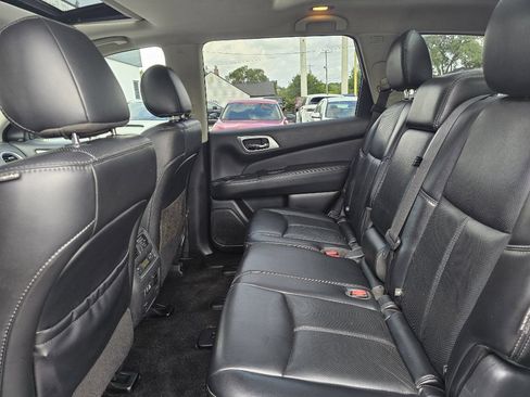 Used 2019 Nissan Pathfinder Platinum AWD/4WD image 32