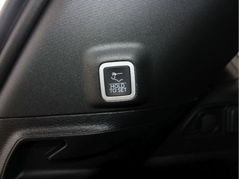 New 2025 Jeep Grand Cherokee Limited w/ Luxury Tech Group II image 32