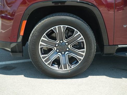 Used 2024 Jeep Wagoneer Series II w/ Flexible Seating Group AWD/4WD image 11