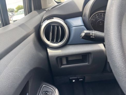 Used 2025 Nissan Versa SV FWD image 32