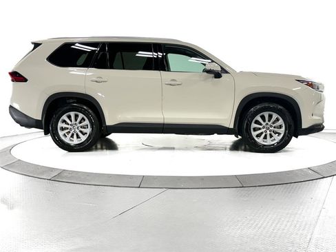 Certified 2024 Toyota Grand Highlander XLE image 12