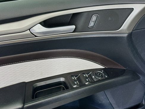 Used 2020 Ford Fusion SE w/ Equipment Group 151A FWD image 15