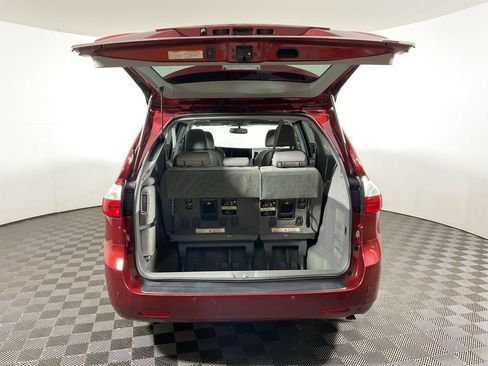 Used 2017 Toyota Sienna XLE w/ XLE Navigation Package image 17