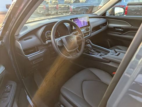 Used 2025 Toyota Grand Highlander FWD image 13