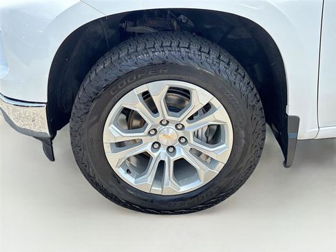 Used 2024 Chevrolet Silverado 1500 LTZ w/ LTZ Convenience Package II AWD/4WD image 31