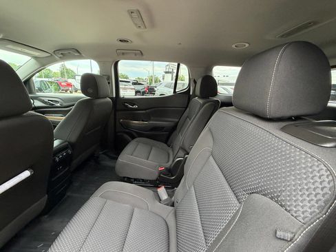 Used 2022 GMC Acadia SLE w/ LPO, Floor Liner Package AWD/4WD image 5
