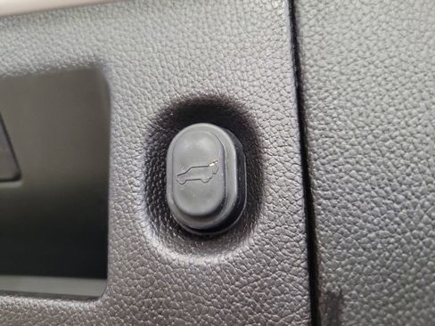 Used 2017 Cadillac Escalade Premium Luxury image 32