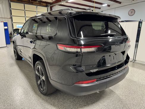 Used 2023 Jeep Grand Cherokee L Laredo image 5