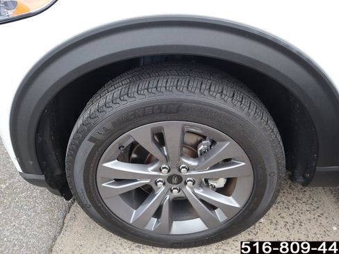 Used 2022 Ford Explorer XLT w/ Equipment Group 202A image 8