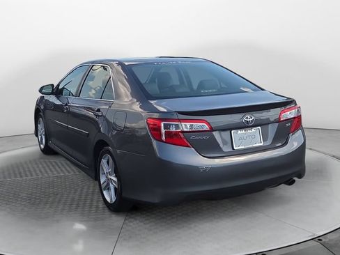 Used 2014 Toyota Camry SE FWD image 3