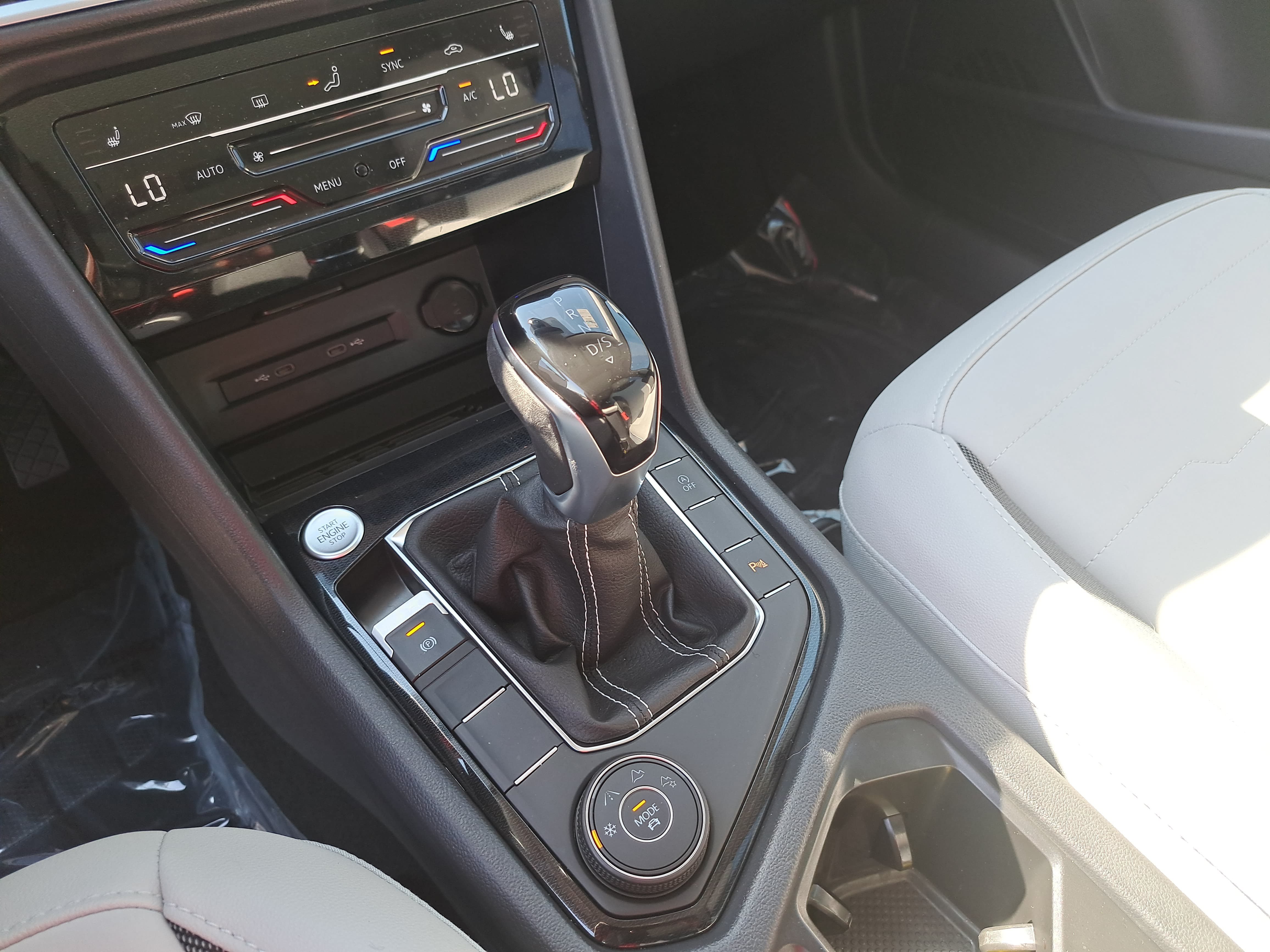 Certified 2026 Volkswagen Taos SE AWD/4WD image 24