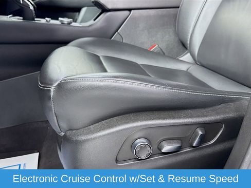 Used 2024 Cadillac XT4 Premium Luxury image 24