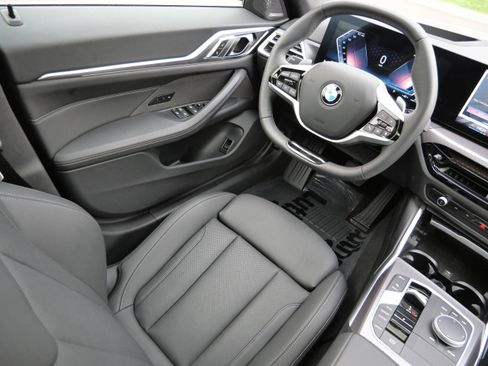 Used 2025 BMW 430i xDrive w/ Premium Package image 9