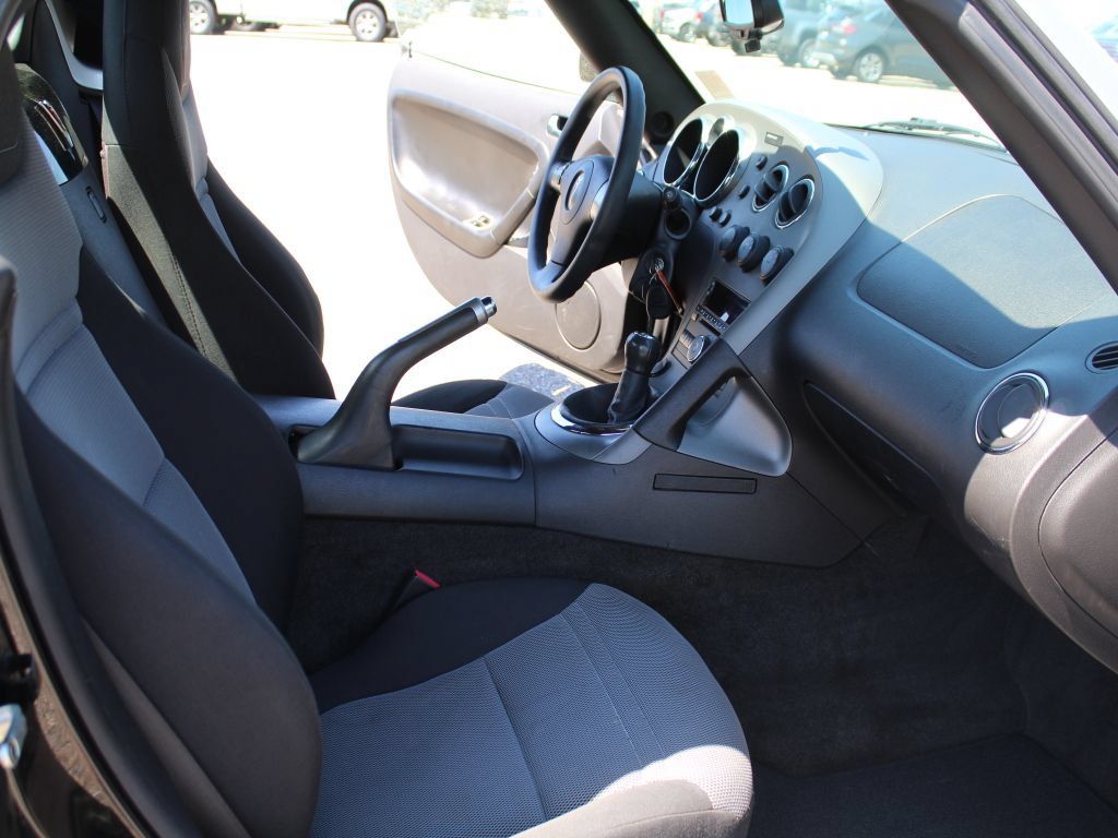 Used 2009 Pontiac Solstice Convertible w/ Preferred Package RWD image 14