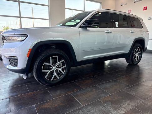 Used 2025 Jeep Grand Cherokee L Limited w/ Luxury Tech Group II AWD/4WD image 4